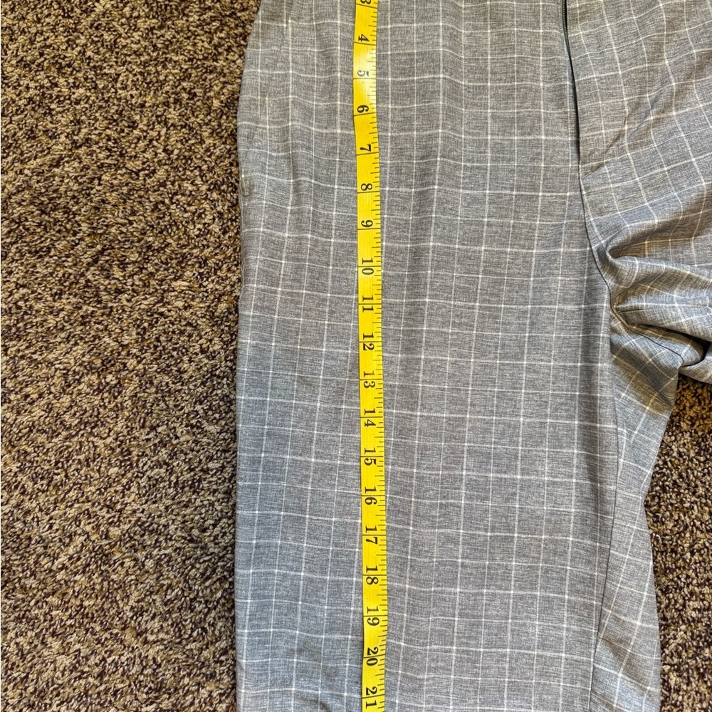 Nike Men's Gray Checkered Shorts Golf or Casual size 30 - Picture 8 of 9